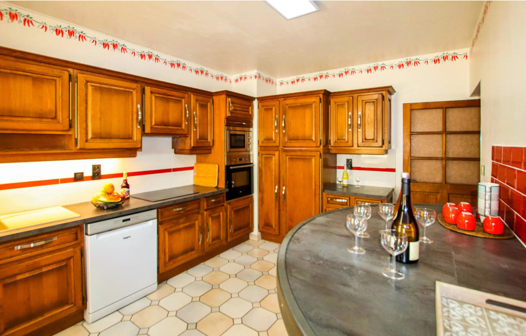 Maison-Bourg-Saint-Andeol-REF7539635